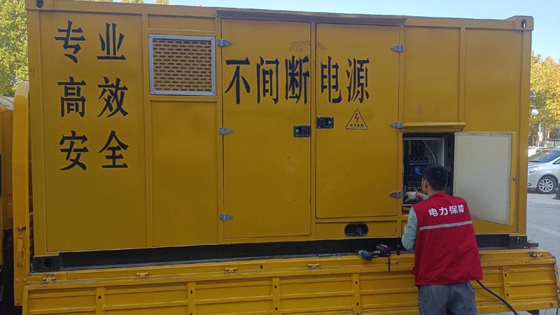 隆化柴油发电机组和UPS电源配合使用时，如何避免切换过程中的电力中断？